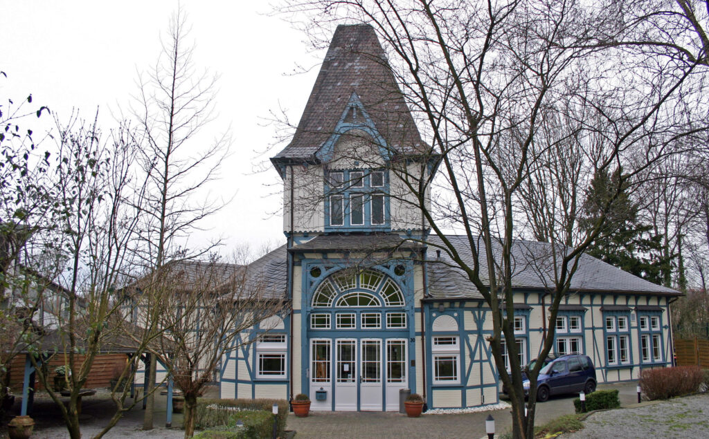 Riquethaus in Leipzig 3 Bahnhof Wuppertal Zoologischer Garten 03 Empfangsgebaeude